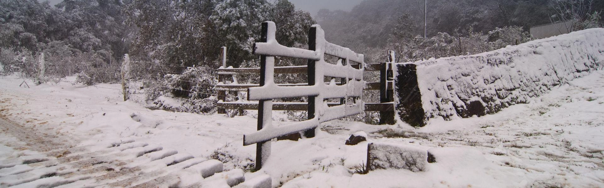 Portão de uma fazenda em Urubici, Santa Catarina, uma das cidades pertencentes ao Roteiro Turístico Caminhos da Neve