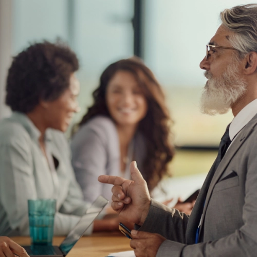 Busca de oportunidades e iniciativa