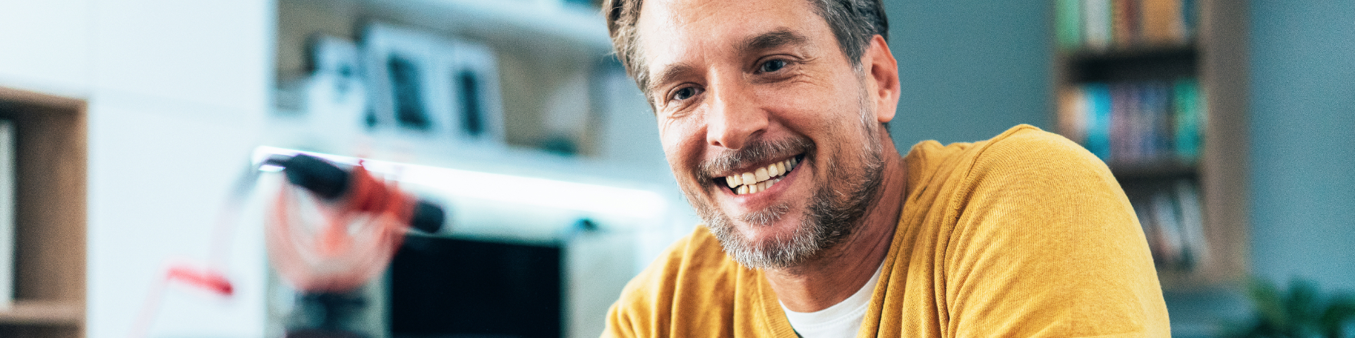 Empreendedor descobrindo como pequenas empresas podem vender no exterior.